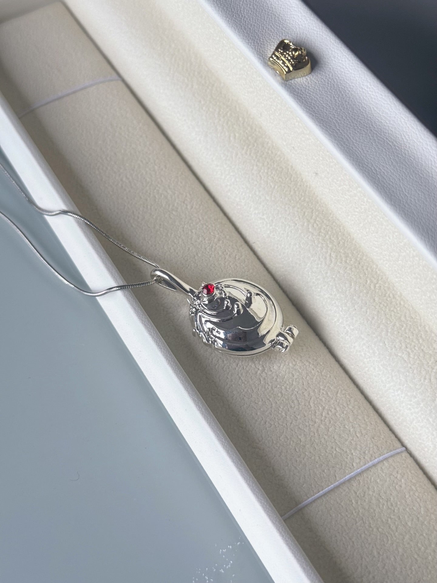 Vintage Vampire Diaries Inspired Elena Locket Necklace – Silver Tone