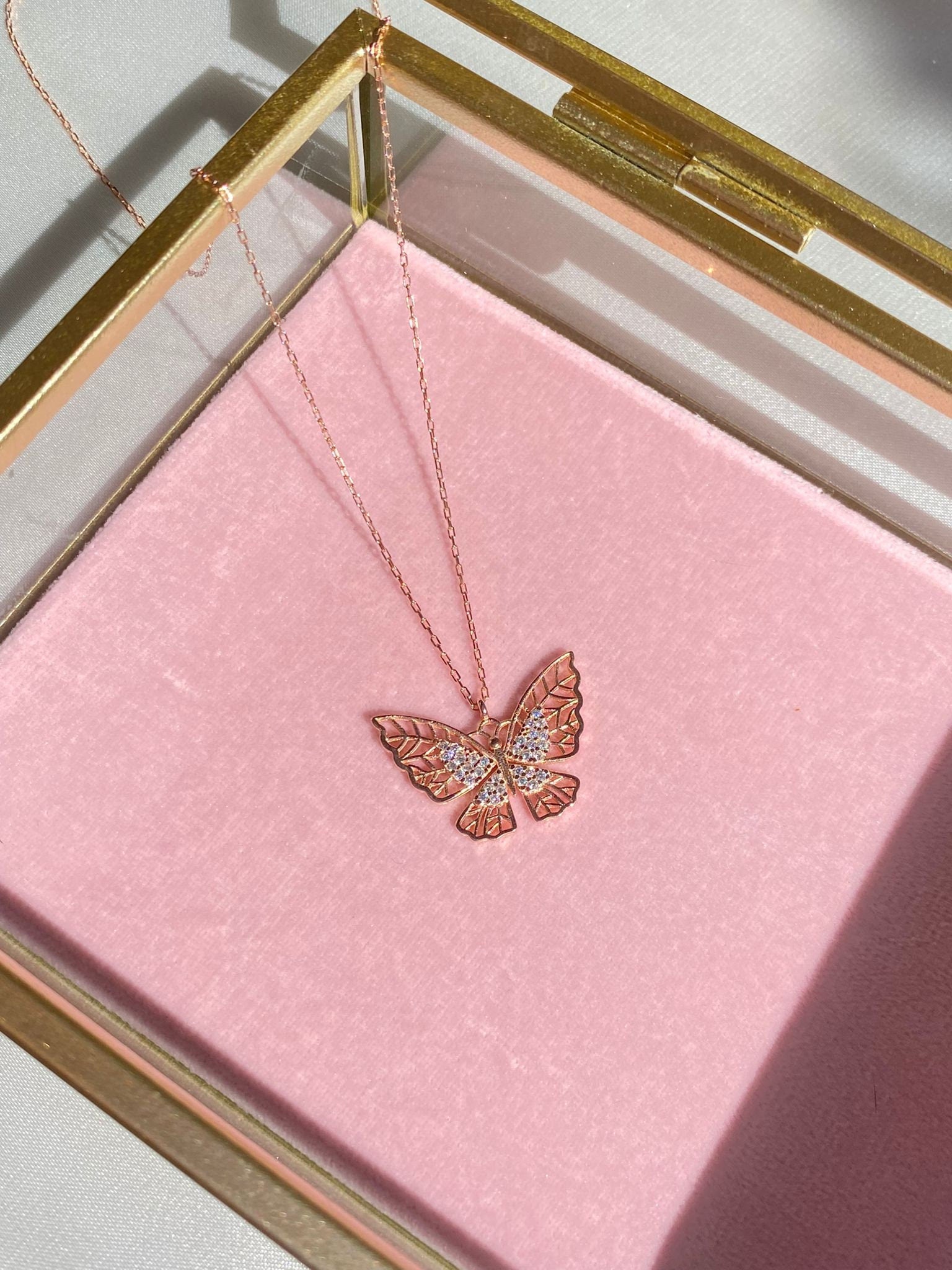 Collier Tour De Cou Papillon Cristal - Marque - Modèle - Argent Collier Tour De Cou Papillon Cristal - Marque - Modèle - Argent