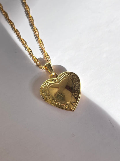 24k Personalized Locket Heart Necklace, Heart Memory Locket, Personalized Pendant, Custom Engraved, Lana Del Rey Locket, Vintage Locket Gold